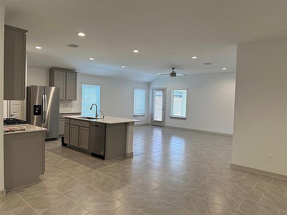 3rd image of 3919 Itzle Island Ct