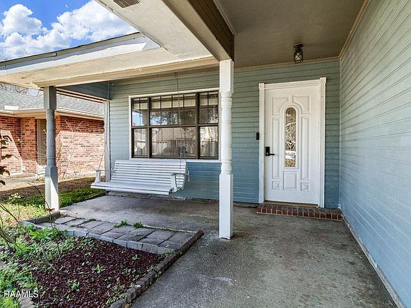 3rd image of 108 Darteze Dr