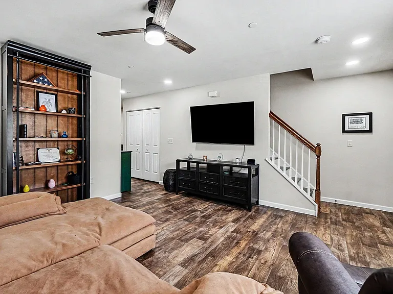519 Byler Cir #1 — Photo 3