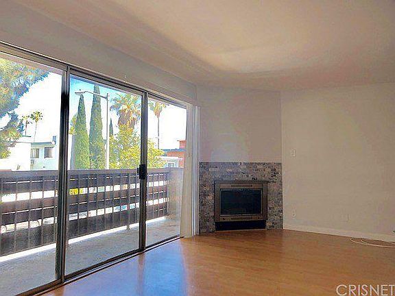 3rd image of 1021 N Crescent Heights Blvd