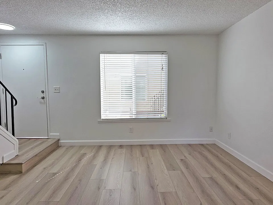 1328 D St #4