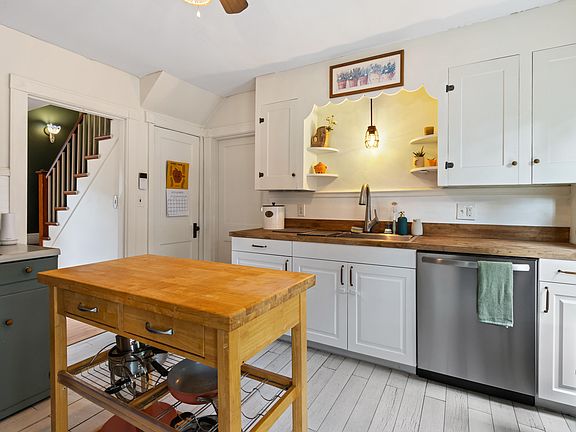 5th image of 282 Forest Street