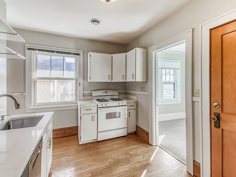 1024 Grand Ave — Photo 6