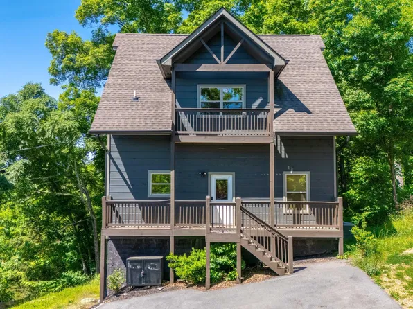2127 Eagle Feather Dr, Sevierville, TN 37876