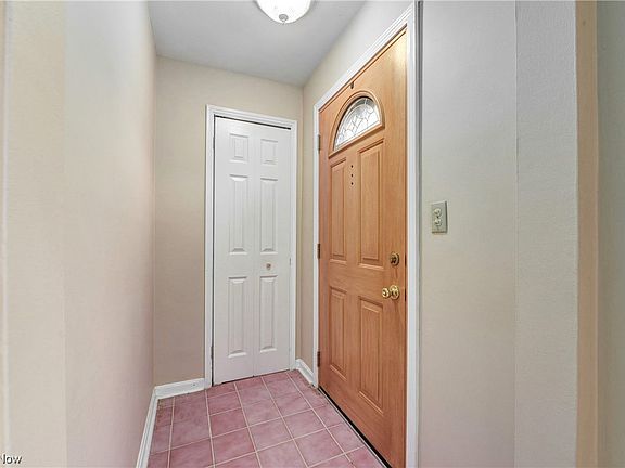 4th image of 24168 Hedgewood Ave