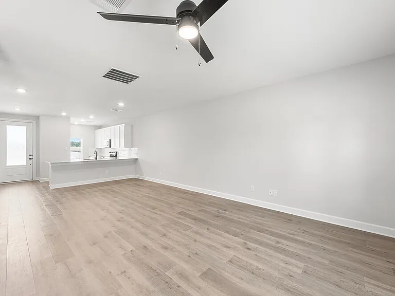 240 Live Oak Ln — Photo 10