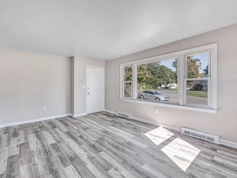 134 Alexander Ave — Photo 13