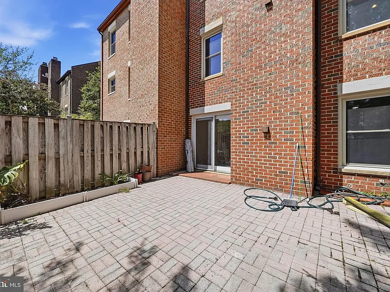 10153 Turnberry Pl — Photo 23