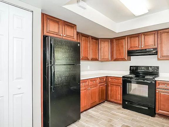 3rd image of 11014 Glenwood Dr