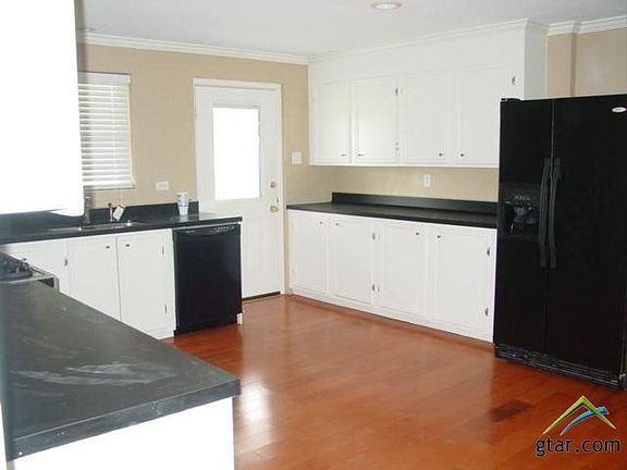 5th image of 304 Mills St