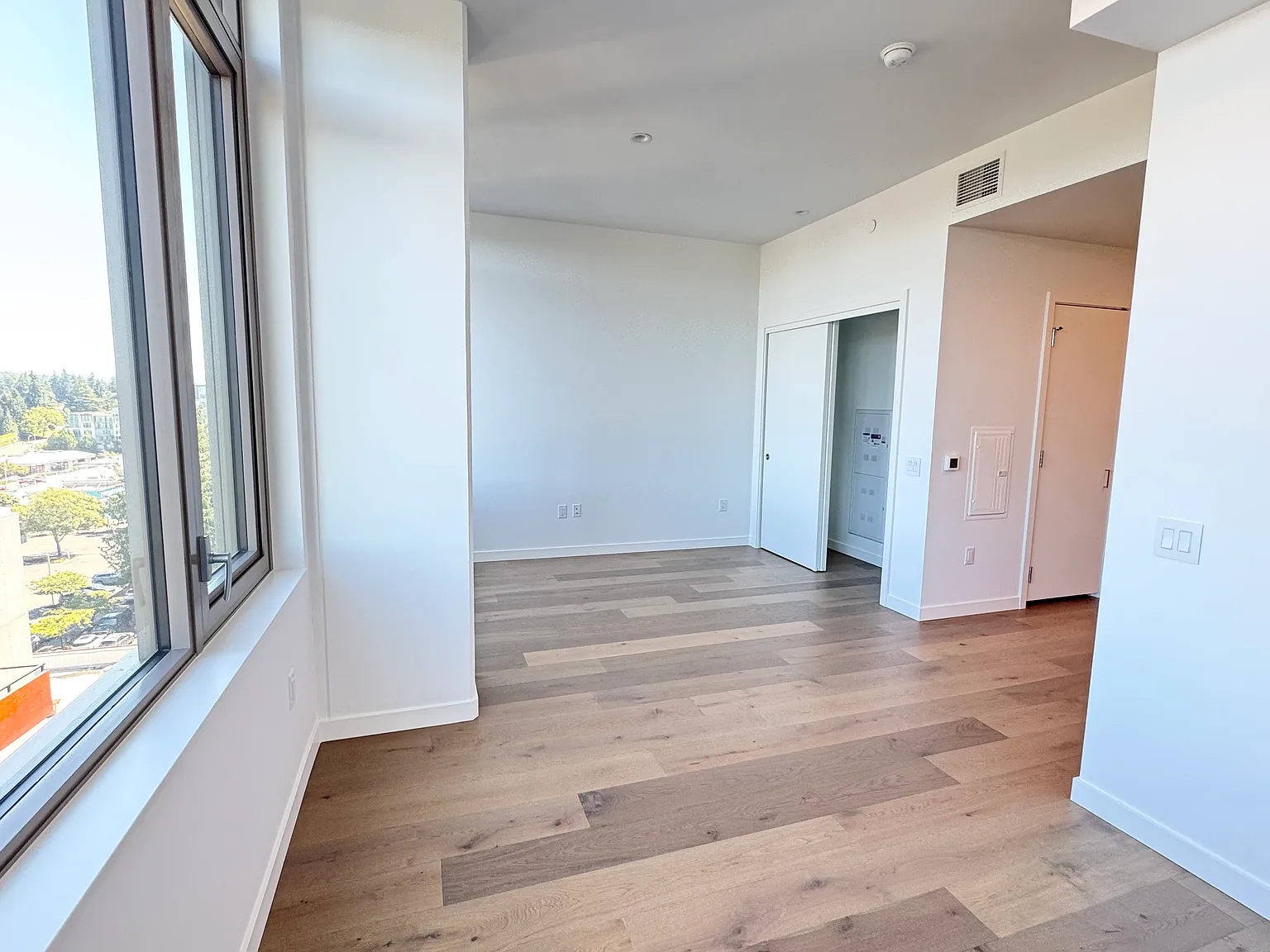 10232 NE 10th St — Photo 4