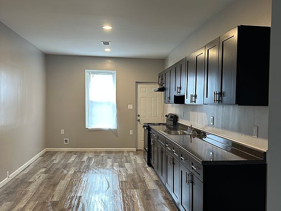 3rd image of 43 W Rockland St