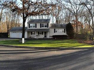 26 Ellen Cir, Old Bridge, NJ 08857