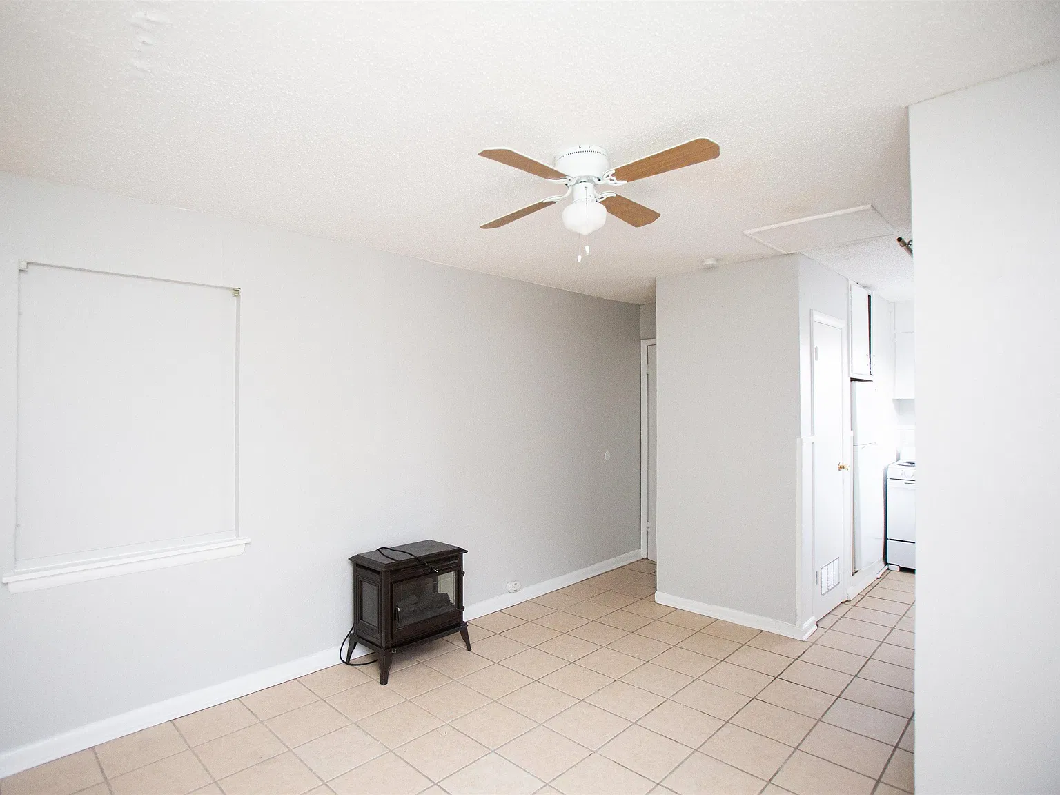1 bed, 1.0 bath, 300 sqft, $550 — Photo 3
