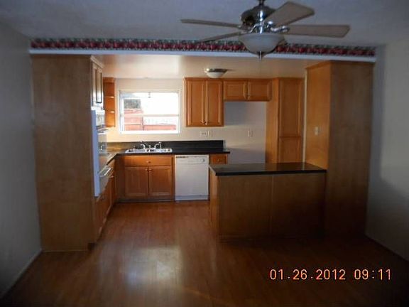 Dining Area & Kitchen
