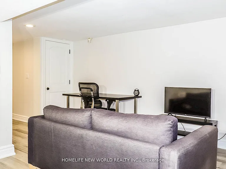 222 Markham St #BASEMENT — Photo 2