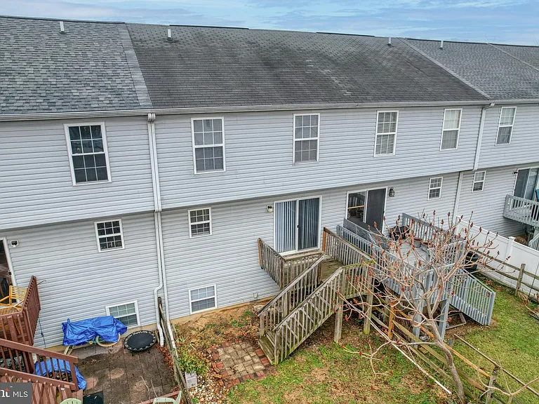 407 Champs Ln — Photo 4
