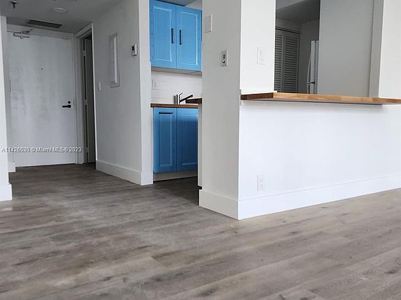 3rd image of 520 Brickell Key Dr APT A1517