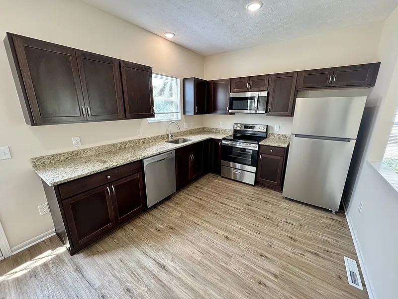 2 bed, 1.5 bath, 1096 sqft, $1,695 — Photo 2