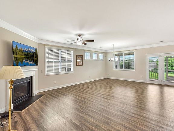3rd image of 123 Cypress Hollow Dr