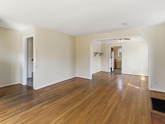 3rd image of 7124 Sanoma Ave