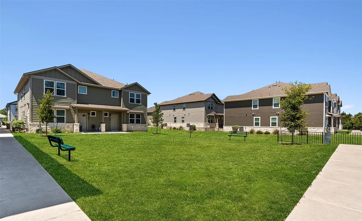 Building Photo - 520-903B Powell Dr