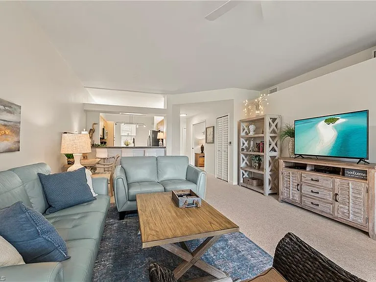 465 Robin Hood Cir #101 — Photo 6