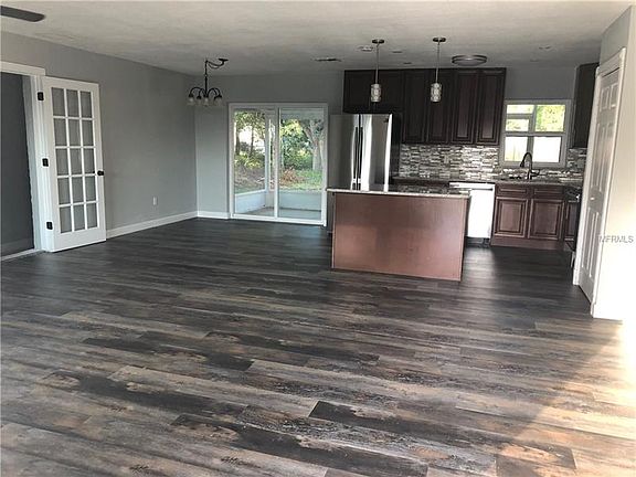 5th image of 1301 W Wellington Dr