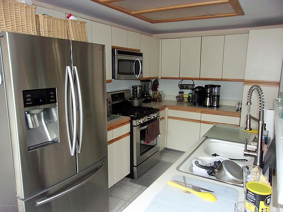 5th image of 1181A Thornbury Ln