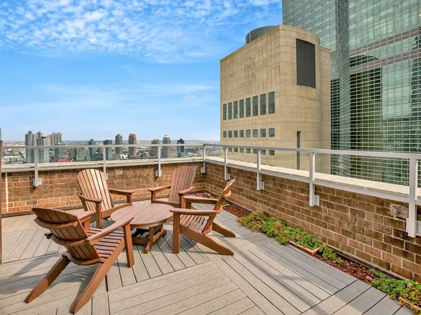 333 East 45th Street image 8 of 12