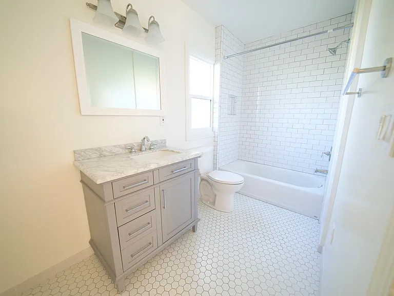 2513 28th St #B — Photo 7