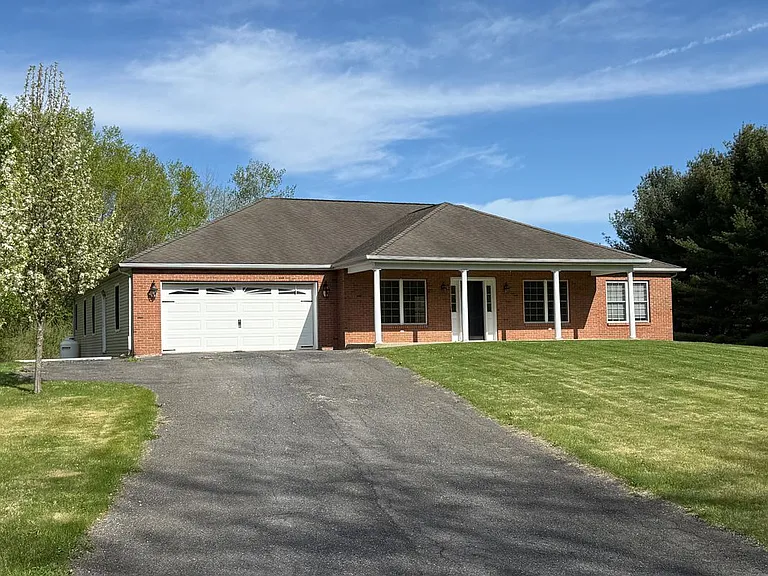 24 Mountain View Rd — Photo 3