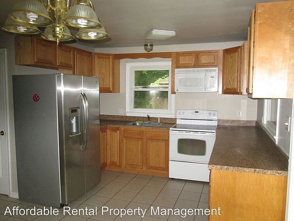 4th image of 1900 Abbey Ln