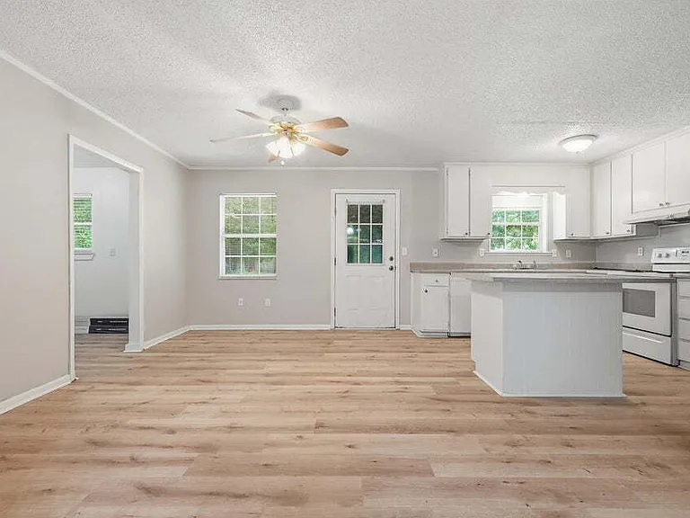 106 Andrews Ave — Photo 11