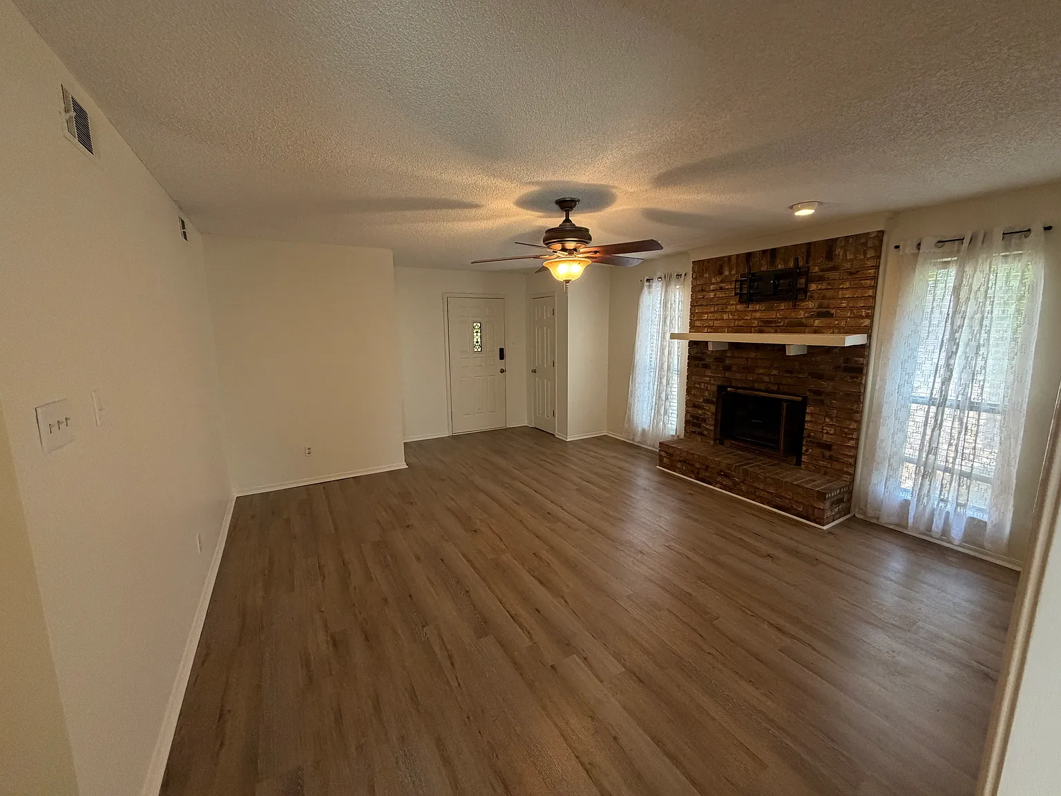 2 bed, 1002 sqft, $1,250 — Photo 4