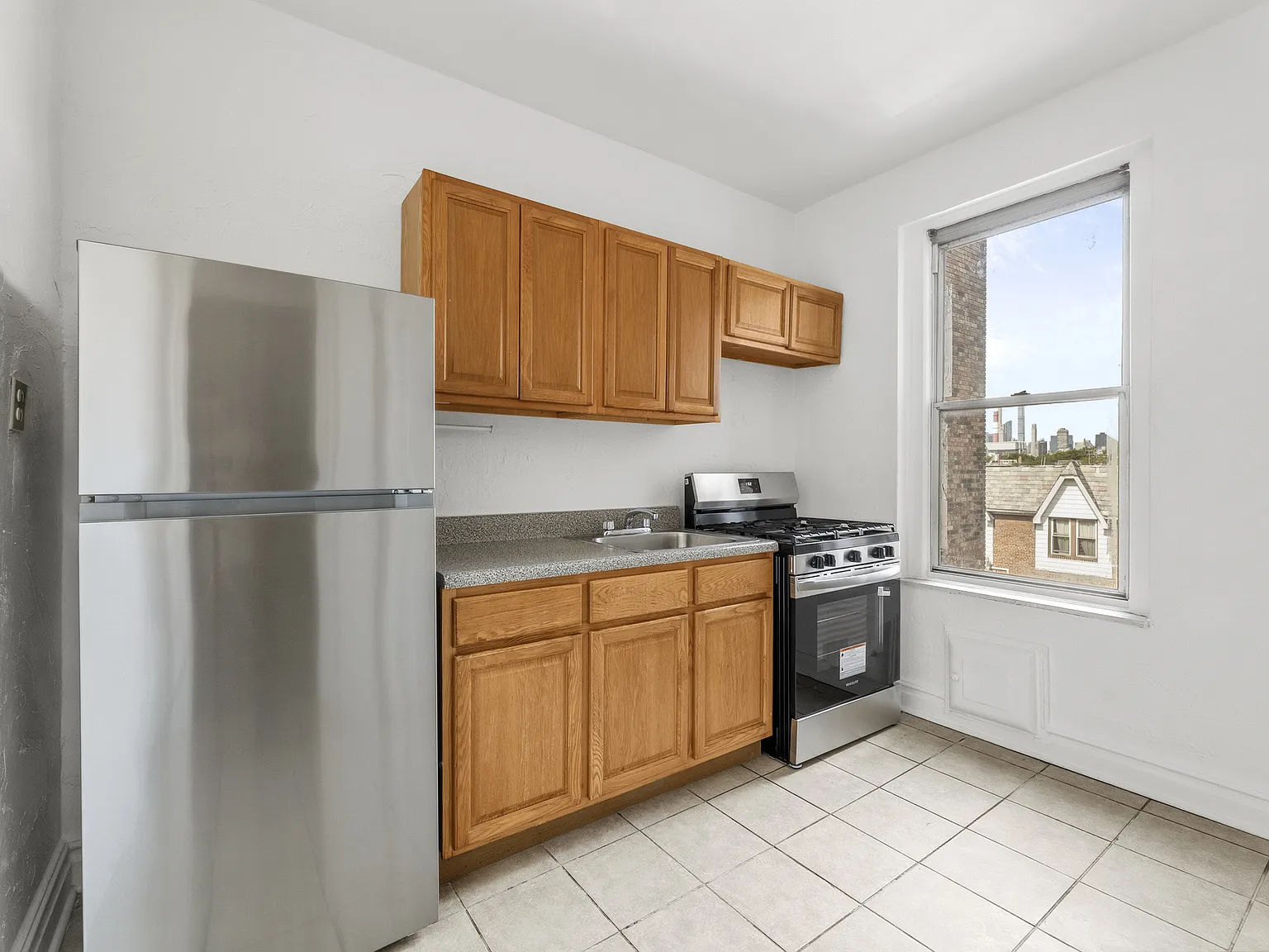 35-21 28th Street — Photo 3