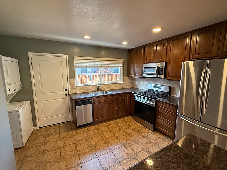 & 489 Richlee Dr — Photo 3
