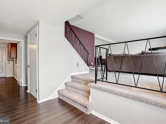4th image of 11039 Kelvin Ave