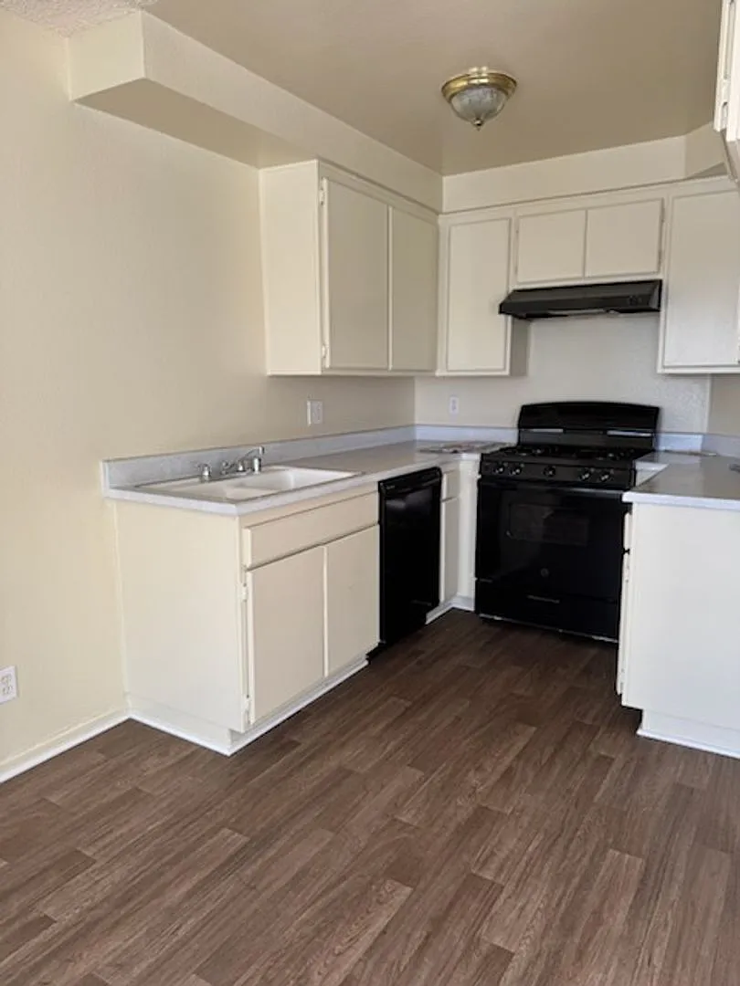 Building Photo - 14037 Yukon Ave #1-23