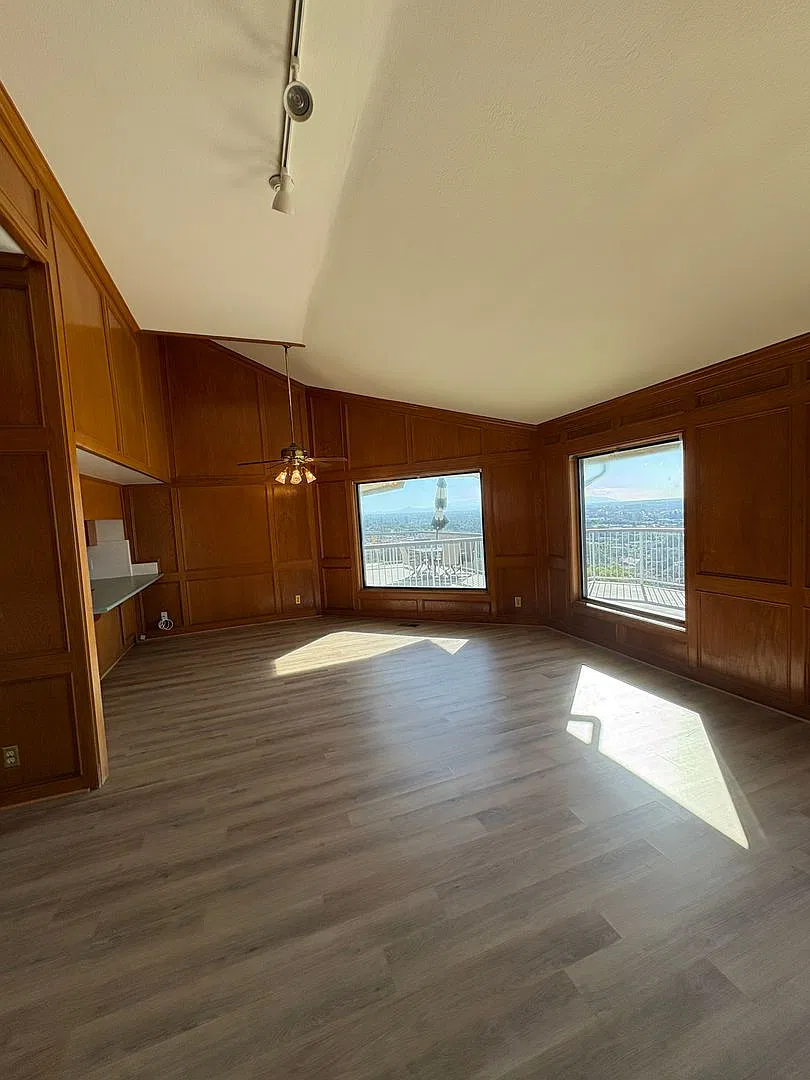For Lease Spacious Ventura Hillside 3+2.5 Condo With Endless Ocean Views & Multiple Outdoor Spaces — Photo 4