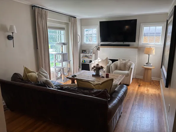 1043 Lake Grove Ave SE, East Grand Rapids, MI 49506