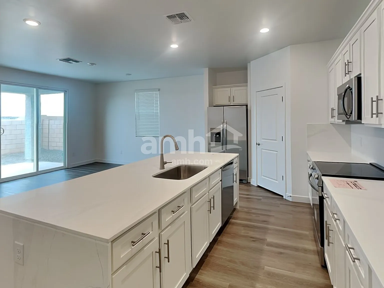 5 bed, 3.0 bath, 2395 sqft, $2,355 — Photo 4