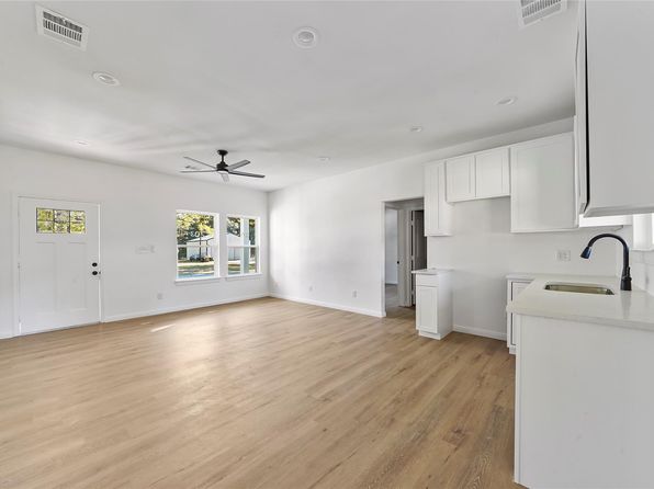 205 Spruce Ln, Daisetta, TX 77533