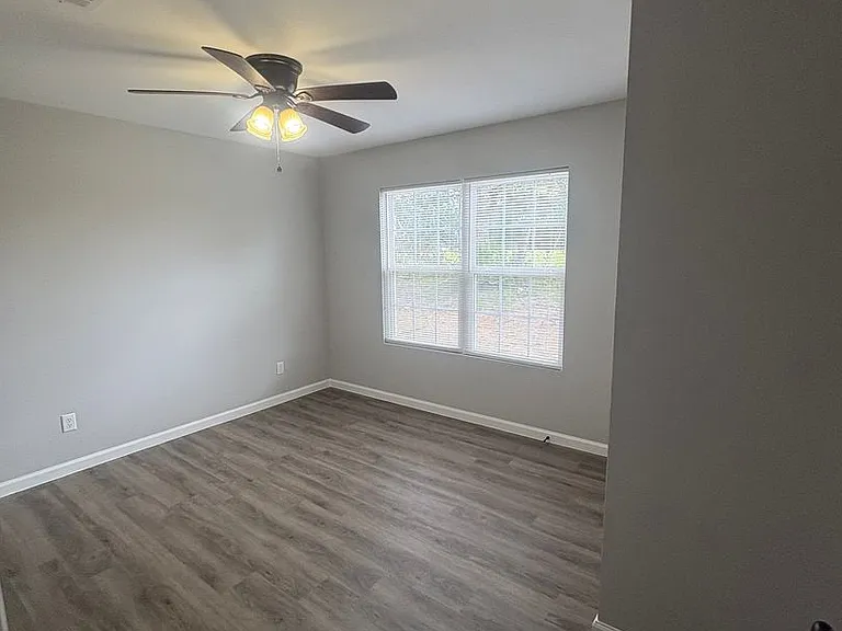 418 Hunington Cir — Photo 6