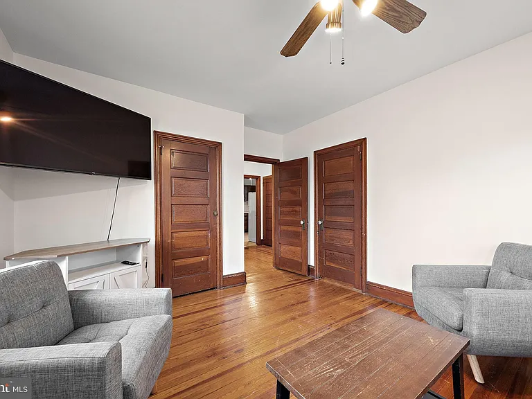 409 W 20th St #2 — Photo 3
