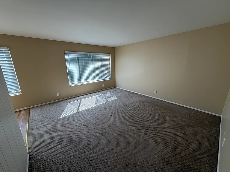 245 E. Market St. — Photo 14