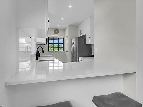 5th image of 5245 Treetops DR