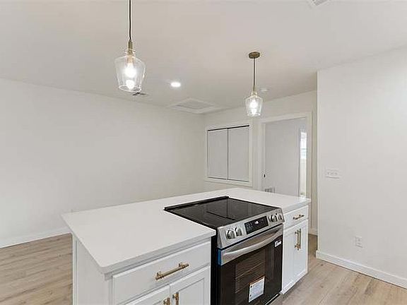 4th image of 2809 NW 22nd St