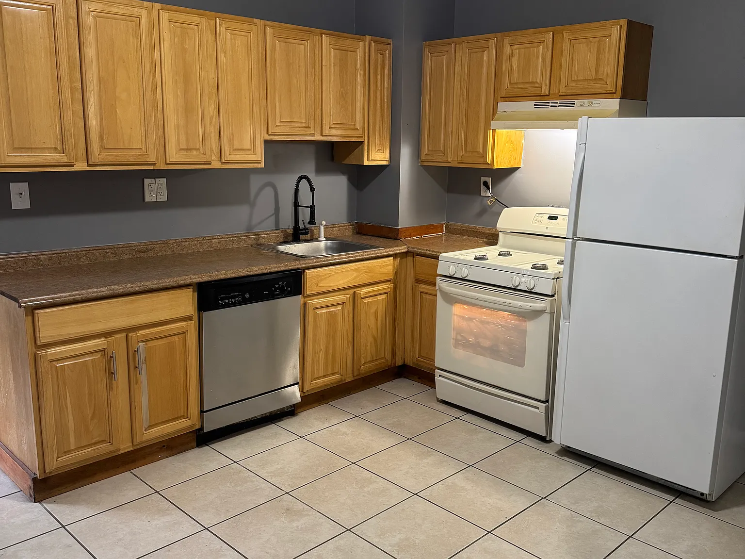 425 Genesee Street — Photo 3