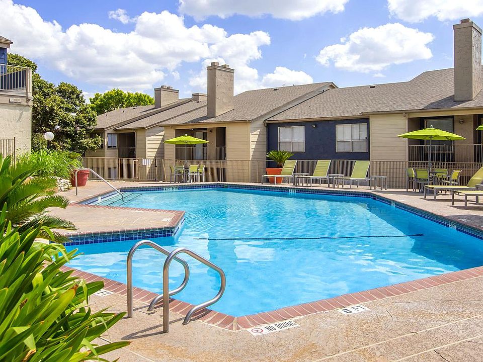 COME ENJOY A DIP